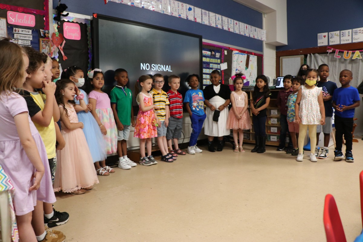 Vails Gate Kindergarteners are Moving Up! Vails Gate STEAM Academy